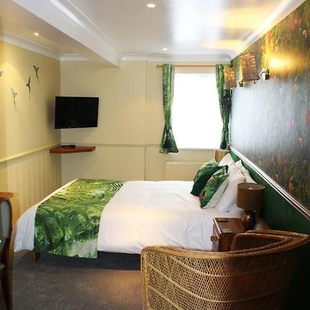 Blacksmiths Boutique B&B Робин-Худс-Бей Экстерьер фото